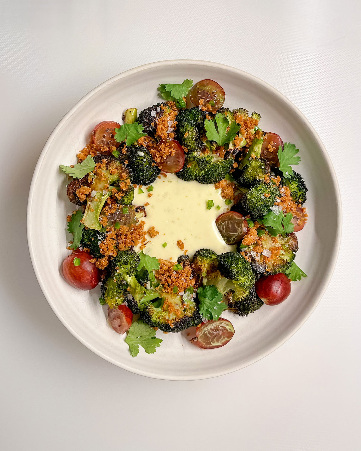 Brokkoli mit Käsesauce und Stachelbeeren - Sophia Sofire