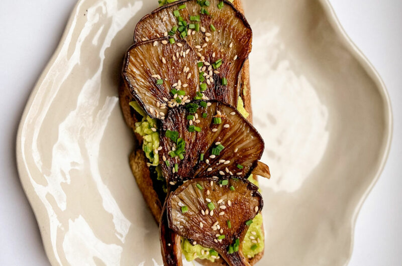 Avocadotoast mit Austernpilzen