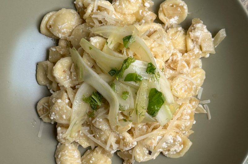 Fenchel Ricotta Orecchiette mit Fenchelsalat Topping