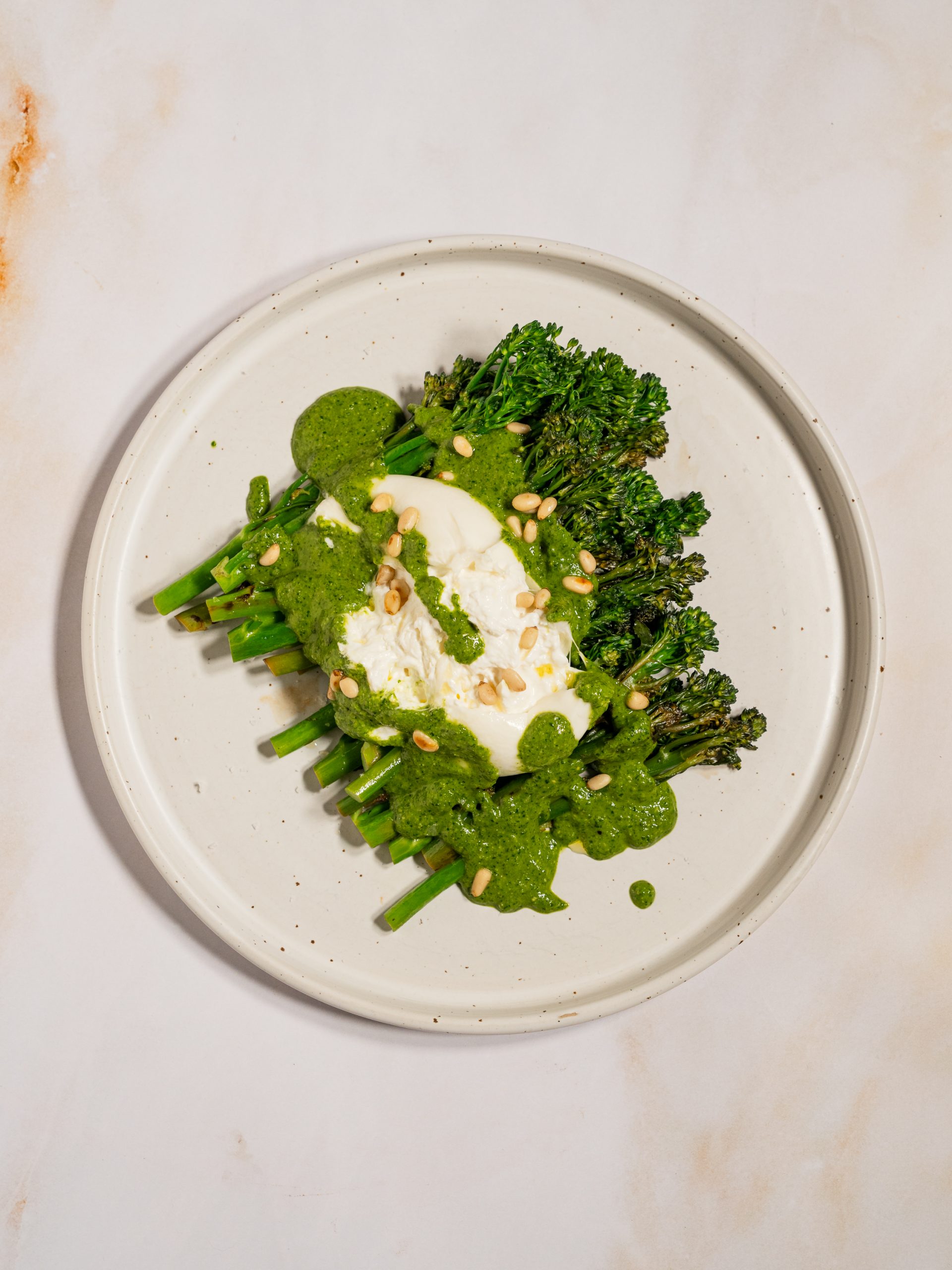 Einfache Rezepte: Broccolini mit Burrata und Rucolapesto