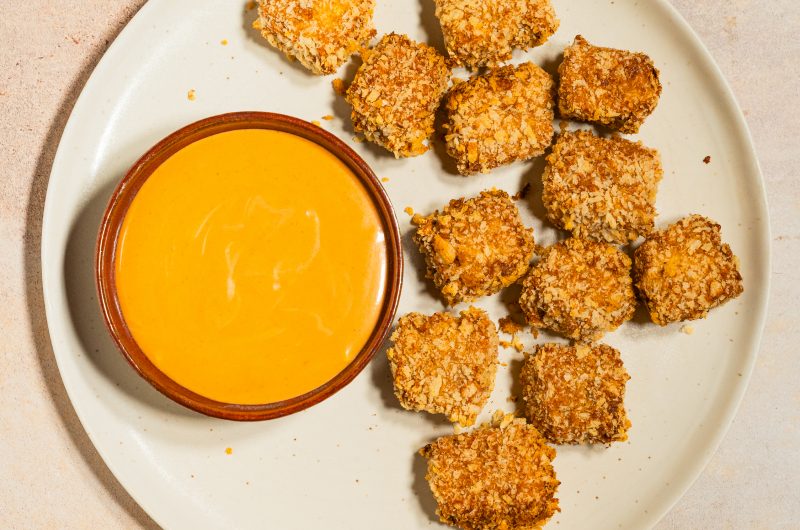 Knusprige Tofu Nuggets mit veganer Cocktailsauce