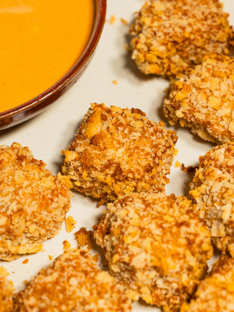 Knusprige Tofu-Nuggets mit veganer Cocktailsauce