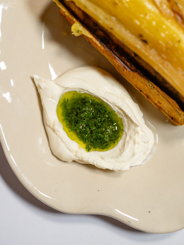 Herzhafte Hirsewaffeln mit Lauch