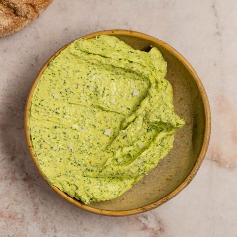 Kräuterbutter mit geröstetem Knoblauch