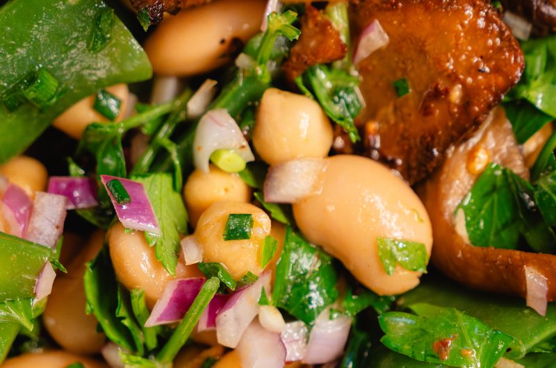 Dense Bean Salad mit Knuspertofu