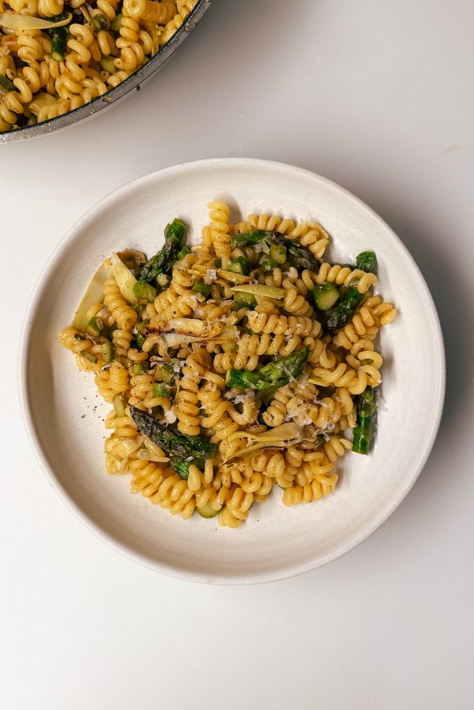 Spargel Pasta mit Artischocken und Zitrone