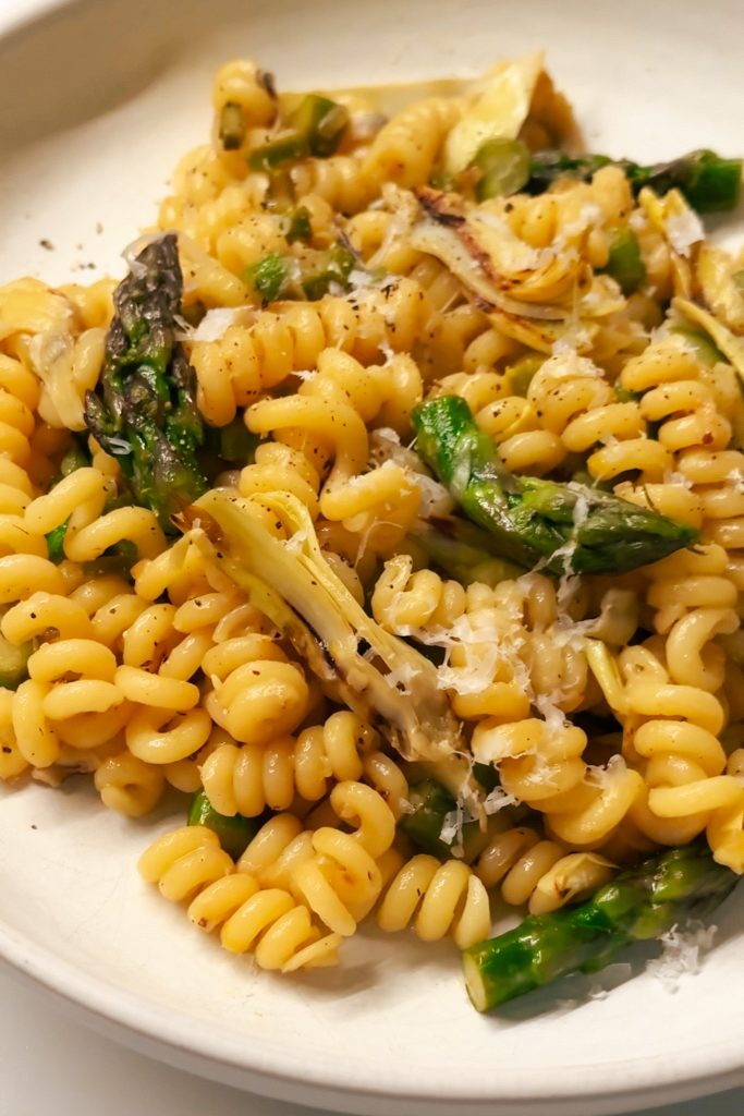 Spargel Pasta mit Artischocken und Zitrone