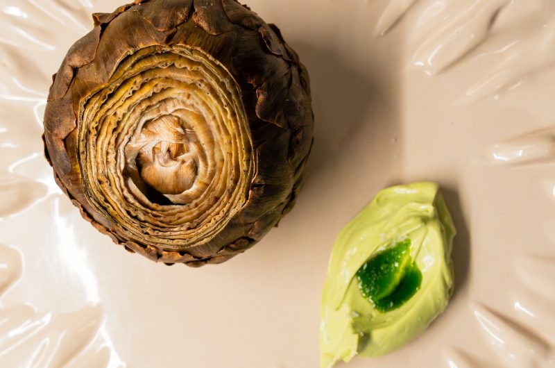 Geröstete Artischocken mit Kräuter-Zitronen-Mayo
